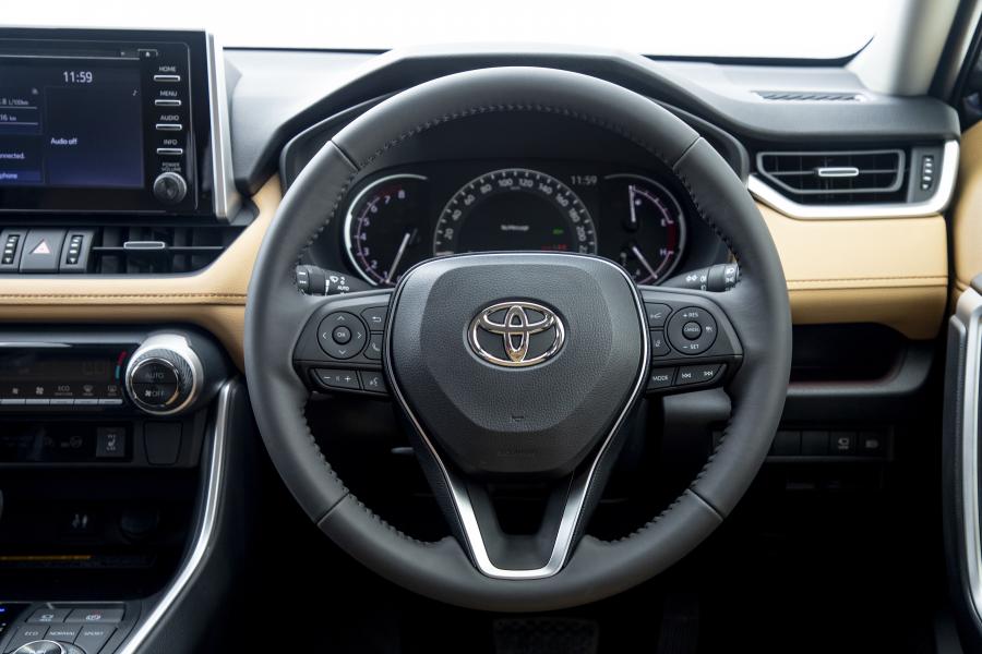 Панель приборов Toyota RAV4 GX-R AWD 2019 года  (ZA) (фото 11 из 22)